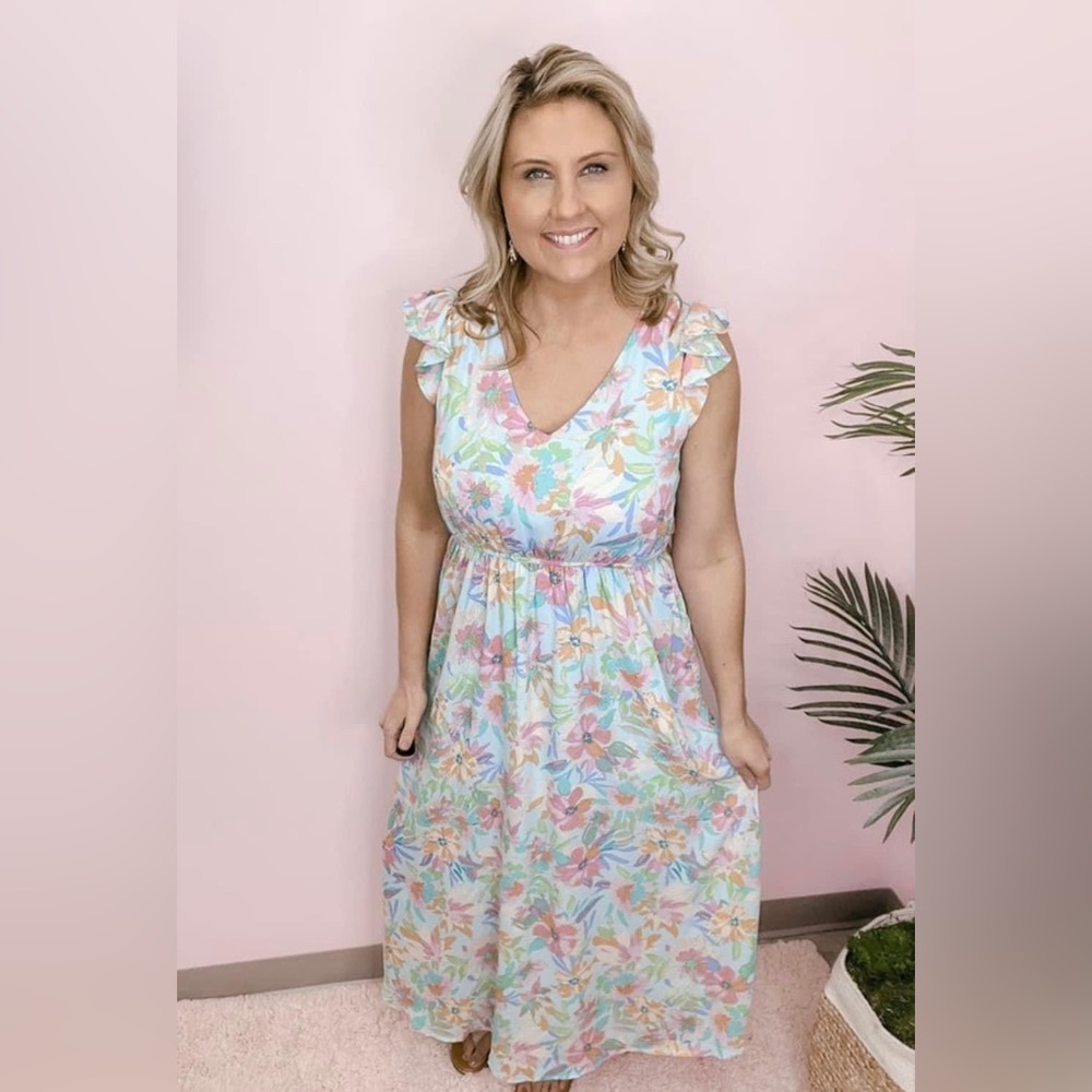 Beautiful Emily Wonder/Andree by Unit Floral Maxi Dress. - Picture 2 of 3